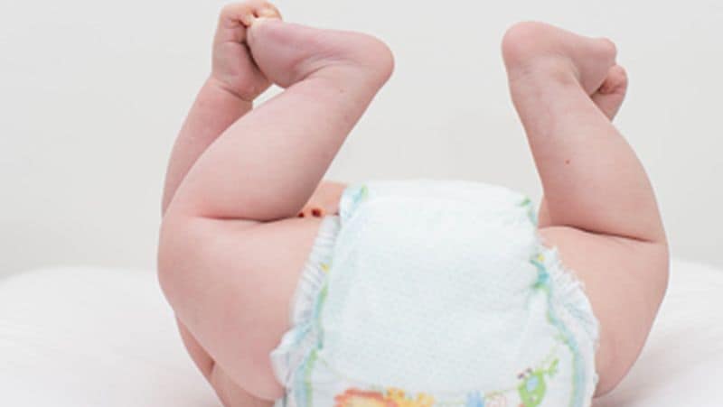 Expert told that the child feet should not be raised while changing the nappy