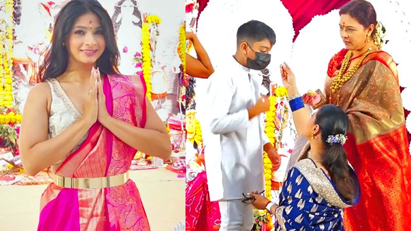 Tanuja spent Durga Ashtami with family member in mumbai bmm