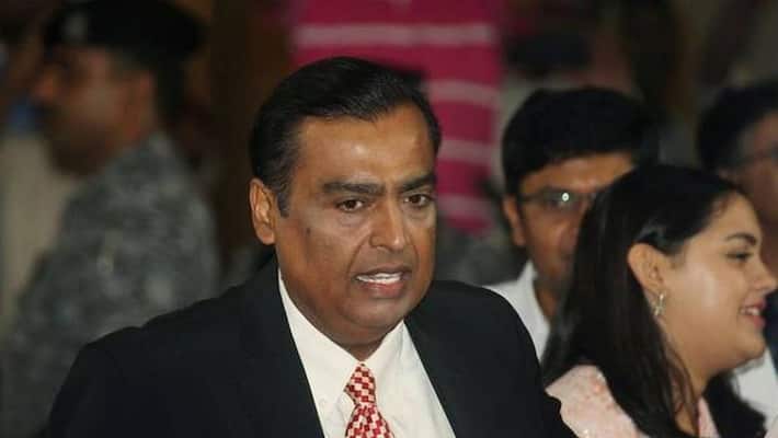 Indian salesmen threaten supply disruptions in protest against Reliance dpl Indian salesmen threaten supply disruptions in protest against Reliance dpl