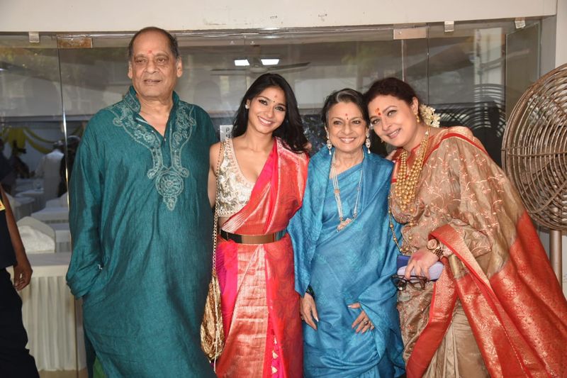 Tanuja spent Durga Ashtami with family member in mumbai bmm