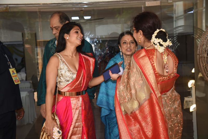 Tanuja spent Durga Ashtami with family member in mumbai bmm