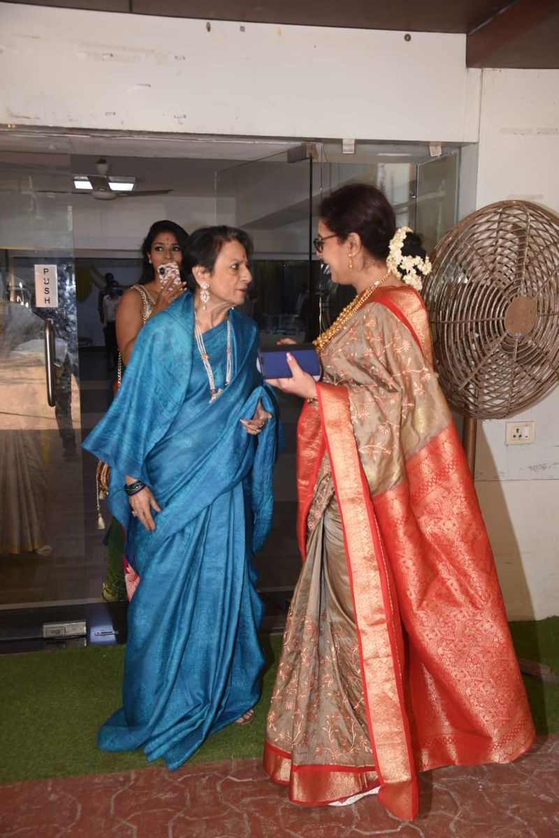 Tanuja spent Durga Ashtami with family member in mumbai bmm
