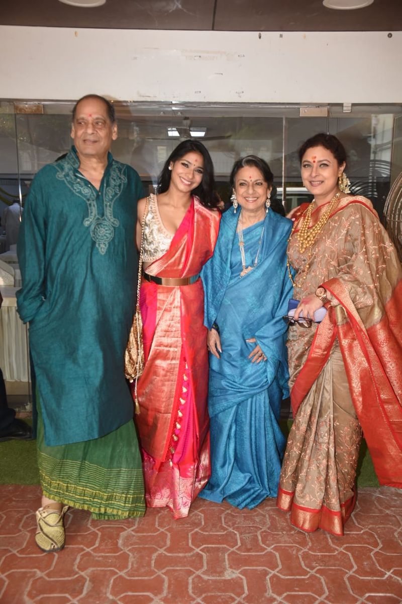 Tanuja spent Durga Ashtami with family member in mumbai bmm