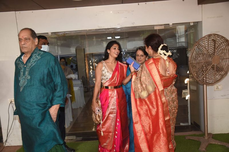 Tanuja spent Durga Ashtami with family member in mumbai bmm