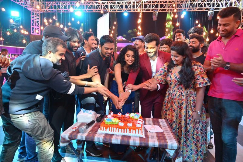 anupama parameswaran break all boundaries for hot show new pics sensation
