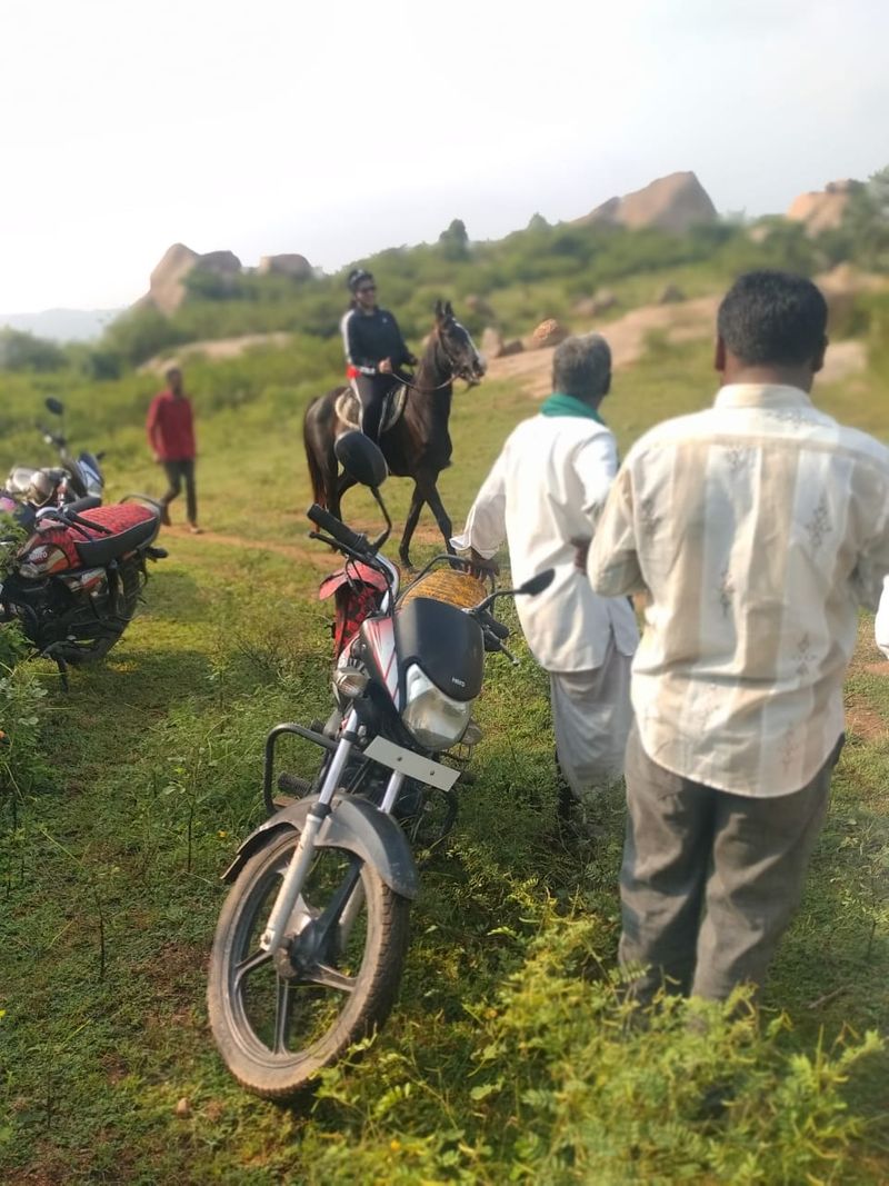 Koppal DC Vikas Kishore Suralkal Visits Kummatadurga Hilll on Horse in Gangavati grg