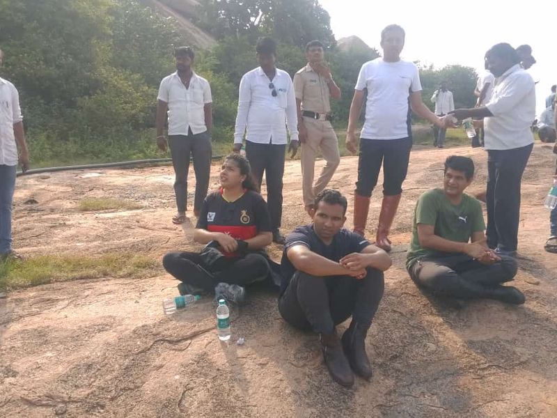 Koppal DC Vikas Kishore Suralkal Visits Kummatadurga Hilll on Horse in Gangavati grg