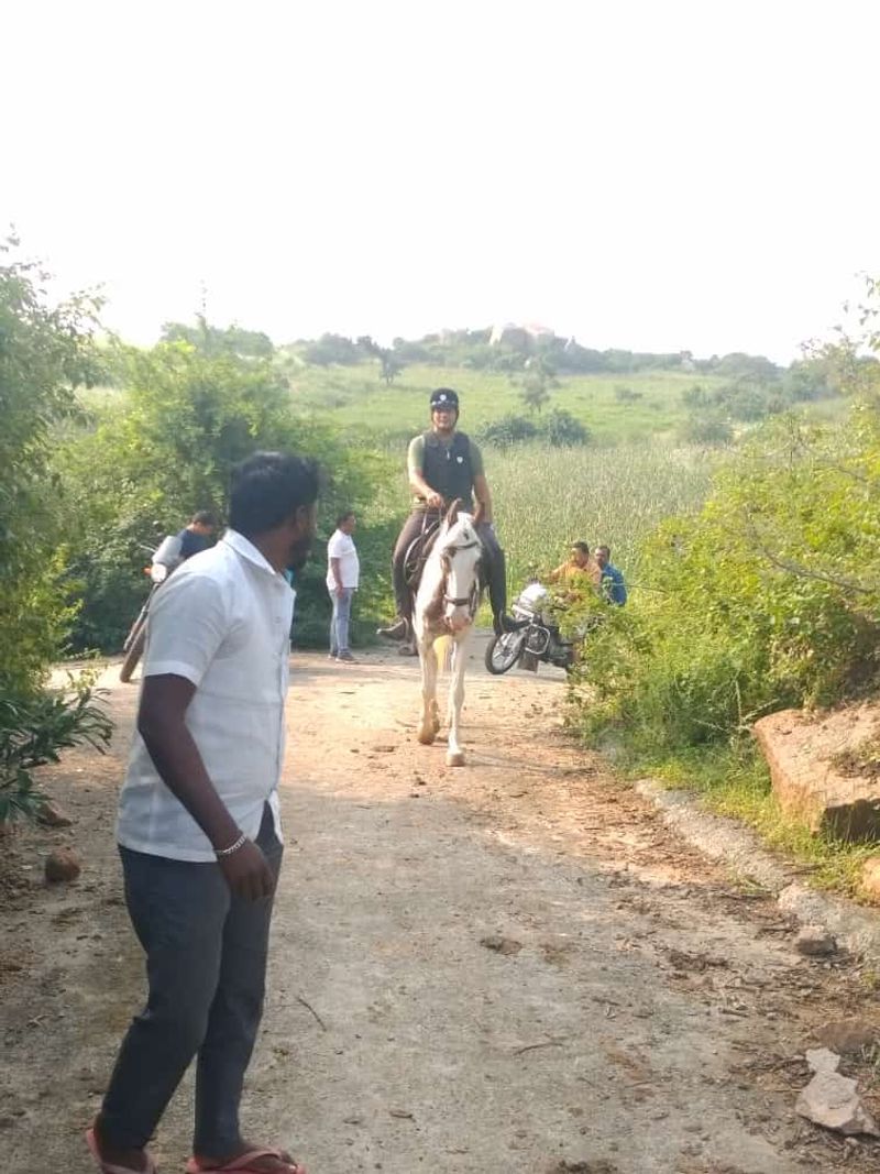 Koppal DC Vikas Kishore Suralkal Visits Kummatadurga Hilll on Horse in Gangavati grg