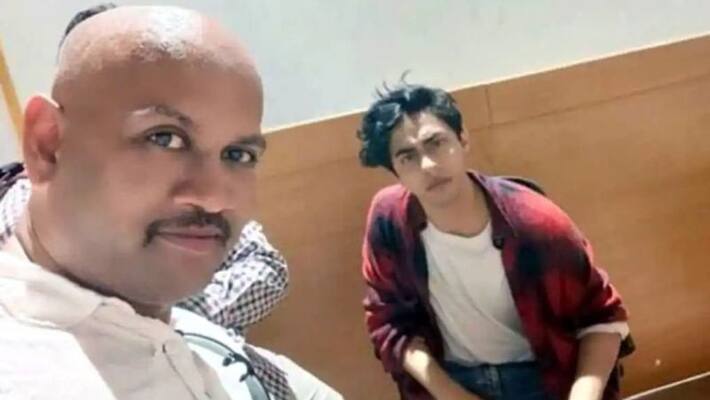 Police hunts for NCB witness who took viral selfie with Aryan Khan Police hunts for NCB witness who took viral selfie with Aryan Khan