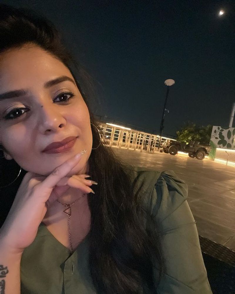 Sreemukhi stunning poses in short gown goes viral