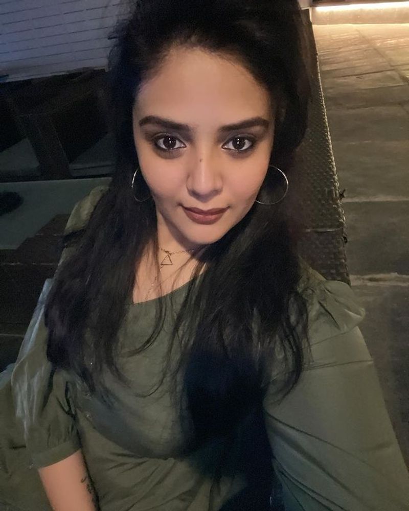 Sreemukhi stunning poses in short gown goes viral