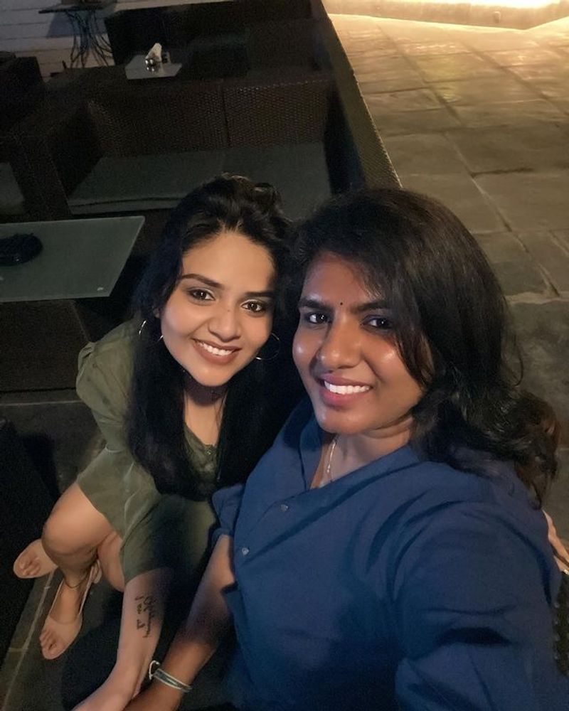 Sreemukhi stunning poses in short gown goes viral