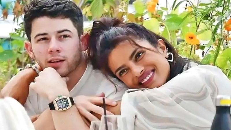 Priyanka Chopra spotted roaming on streets,actress looked sad