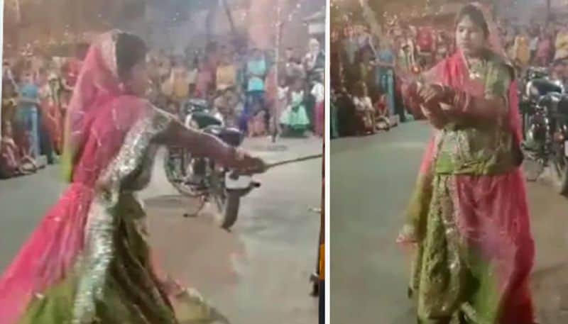 Navratri 2021, Madhya Pradesh girl displays amazing skills in Garba night at dewas