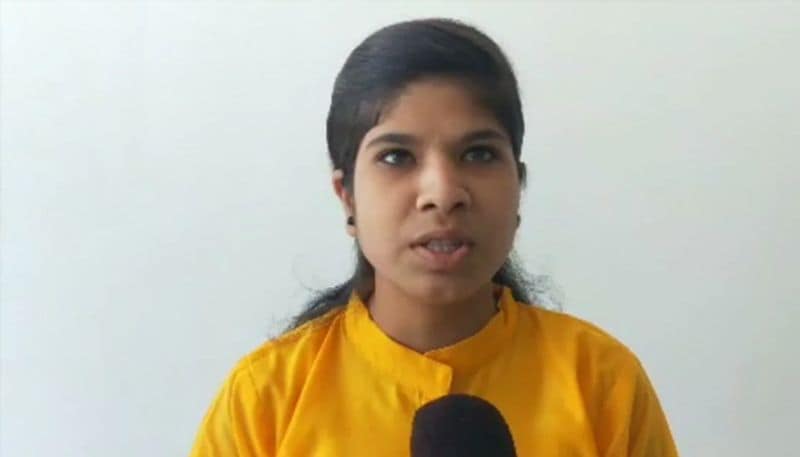 Navratri 2021, Madhya Pradesh girl displays amazing skills in Garba night at dewas