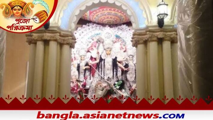 Kumari has been worshiped at Murshidabad Kasimbazar Rajbari on Navami Durga Puja RTB Kumari has been worshiped at Murshidabad Kasimbazar Rajbari on Navami Durga Puja RTB