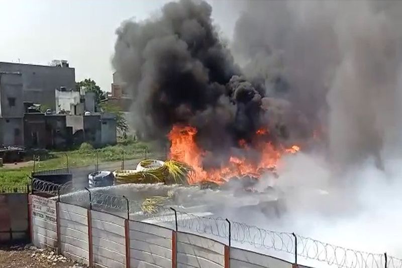 madhya pradesh, Massive fire in pipe godown in Ratlam