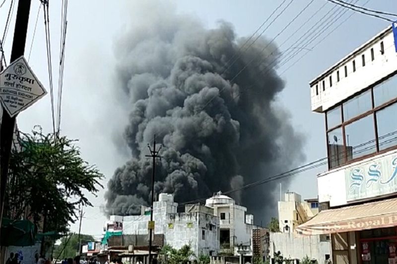 madhya pradesh, Massive fire in pipe godown in Ratlam