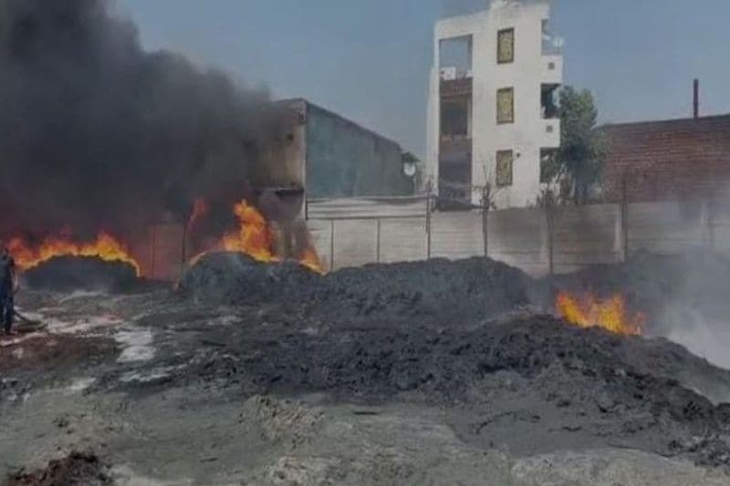 madhya pradesh, Massive fire in pipe godown in Ratlam