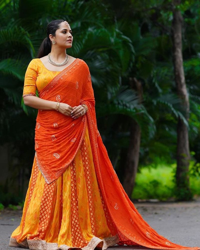 Anasuya latest half saree pic is just stunning and trending in social media