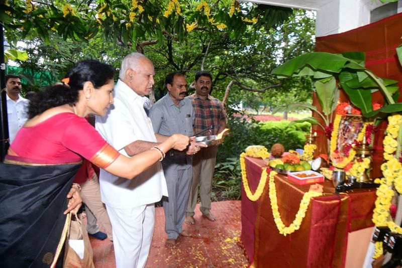 BS yediyurappa performs Ayudha pooja at cauvery residence snr