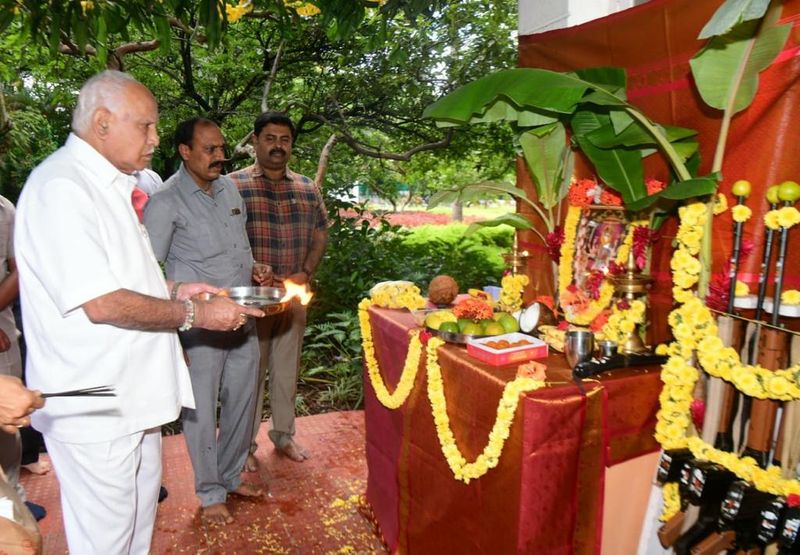 BS yediyurappa performs Ayudha pooja at cauvery residence snr