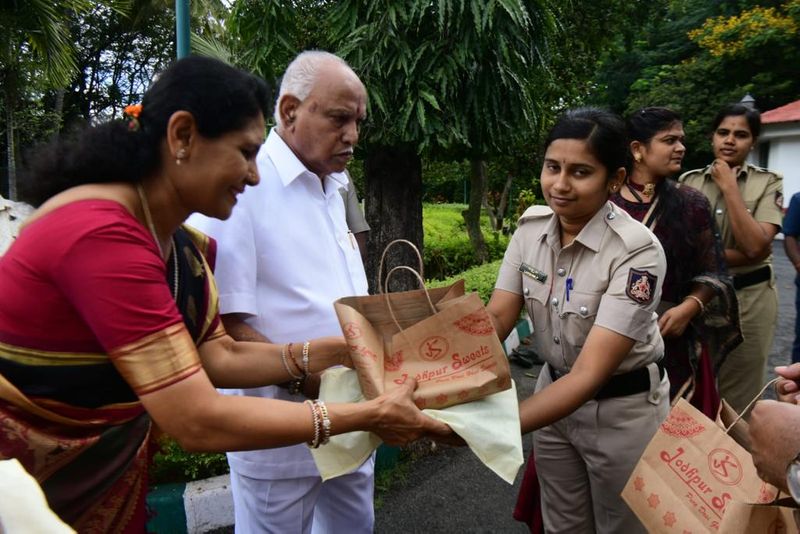 BS yediyurappa performs Ayudha pooja at cauvery residence snr