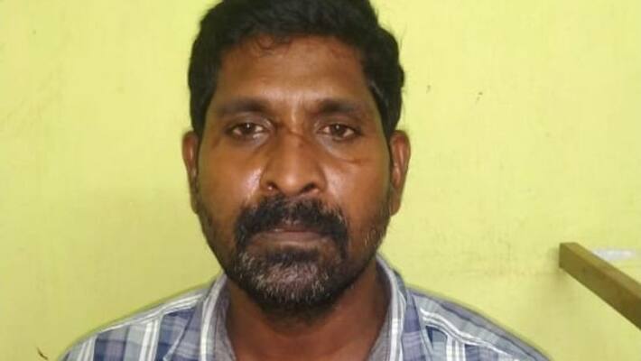 Man who operated fake bar at Thrissur exclusively for Tamilians caught arrested by Kerala excise department Man who operated fake bar at Thrissur exclusively for Tamilians caught arrested by Kerala excise department