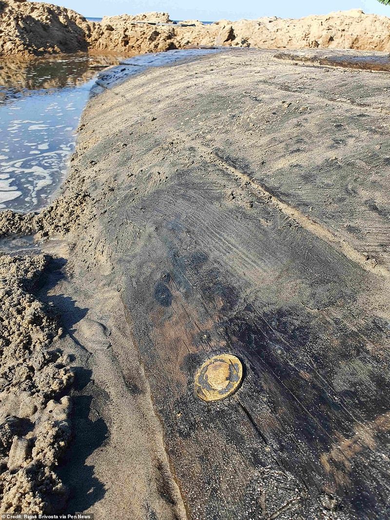 Latvia excavates a 200 year old British warship