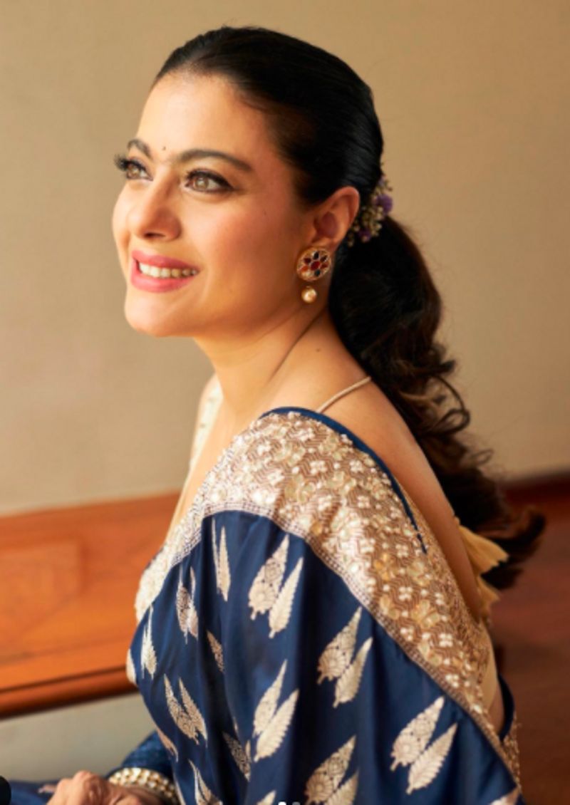 Kajol slays Anita Dongres 80 thousand backless blue Benarasi saree on Durga Ashtami navratri dpl