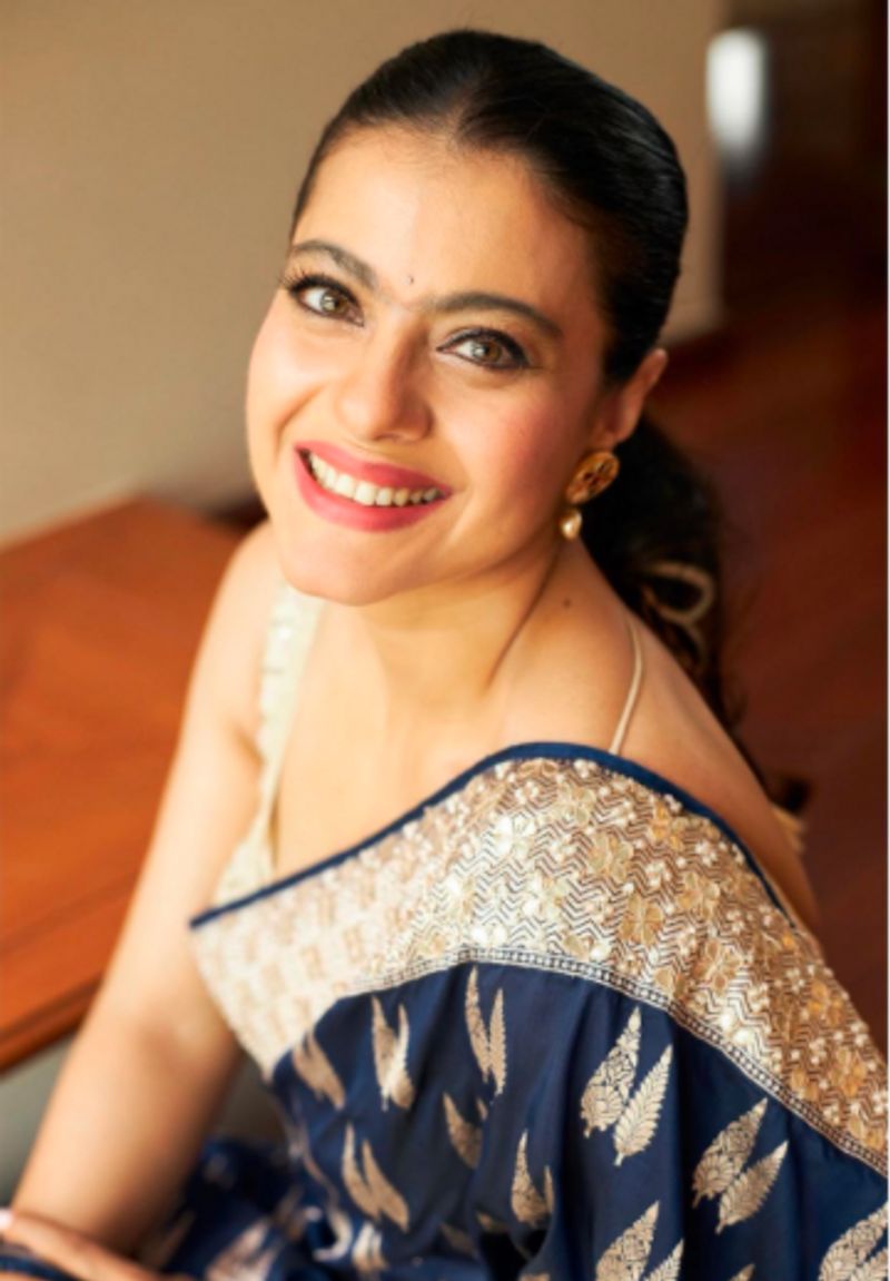 Kajol slays Anita Dongres 80 thousand backless blue Benarasi saree on Durga Ashtami navratri dpl