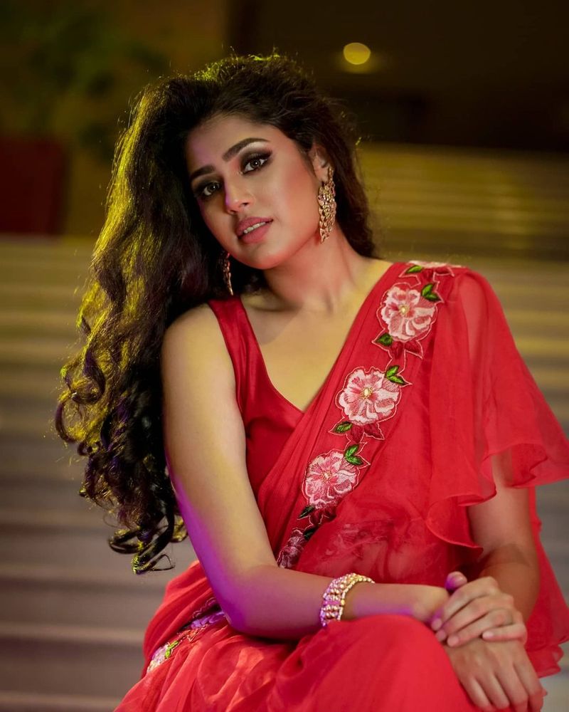 jathiratnalu fame faria abdullah mind blowing reply to netizen details here