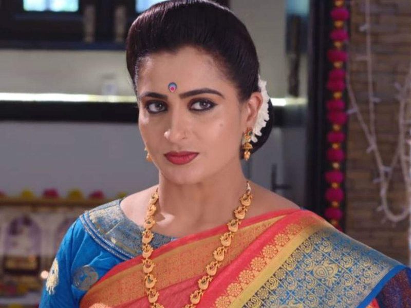 Will monitha die after giving birth to baby in karthika deepam serial