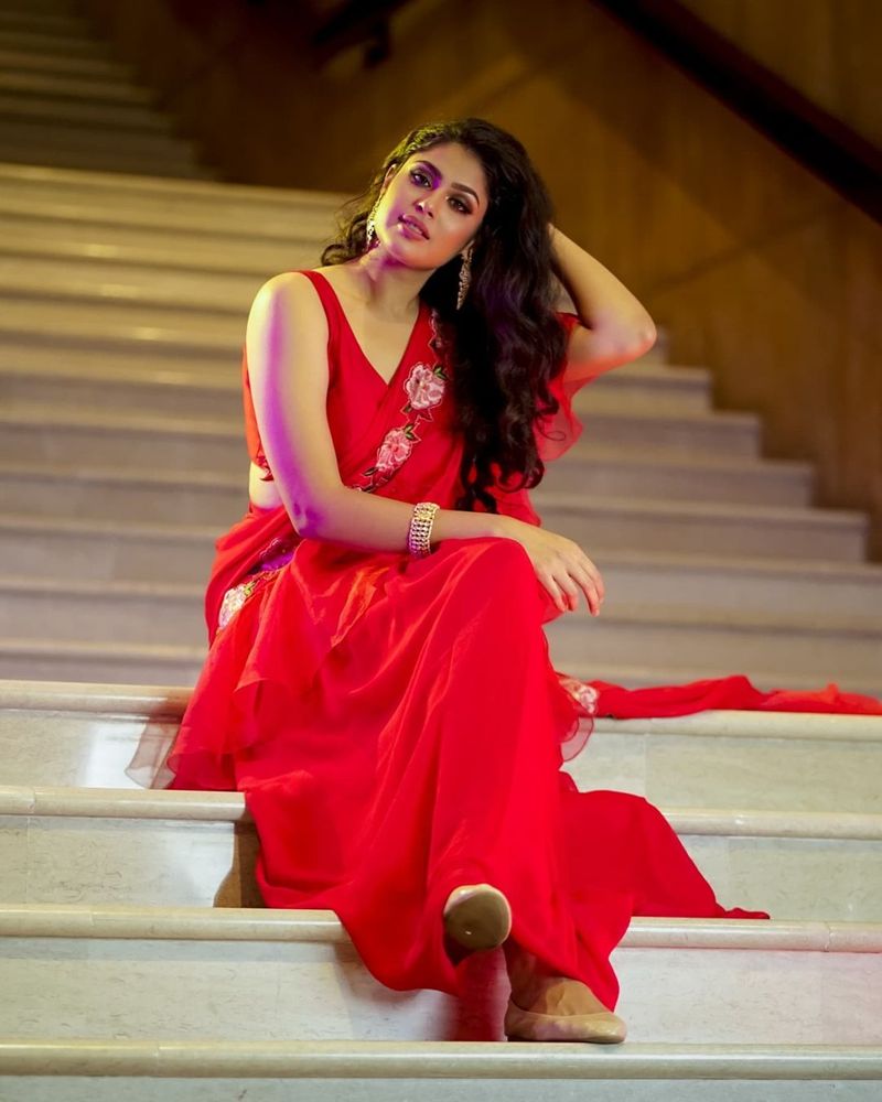 jathiratnalu fame faria abdullah mind blowing in latest sizzls red saree hotness overload