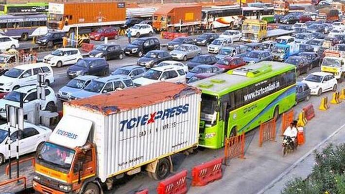 vehicles rush at toll plazas in vijayawada hyderabad highway vehicles rush at toll plazas in vijayawada hyderabad highway
