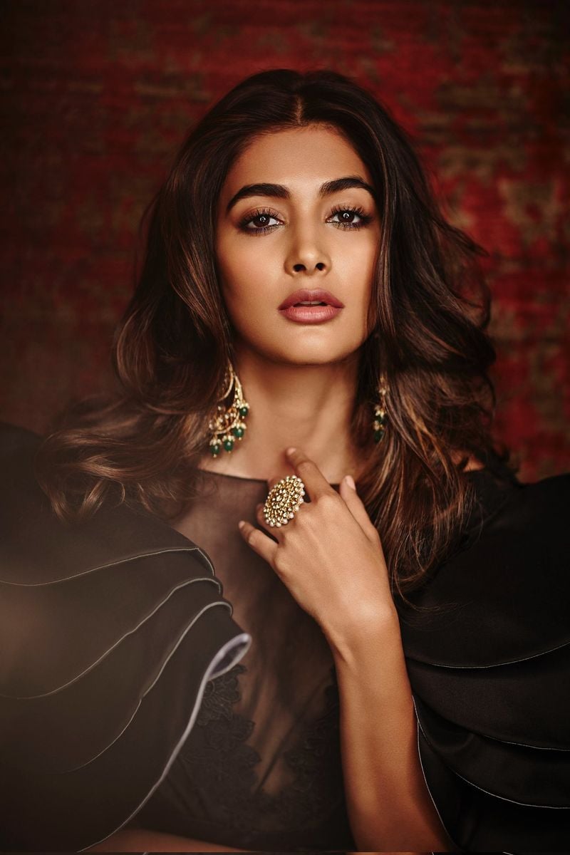 pooja hegde mesmerizing in black wear in her birthday celabration pics viral