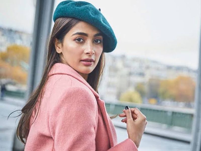 Beautiful Actress pooja Hegde face pack For Glowing skin