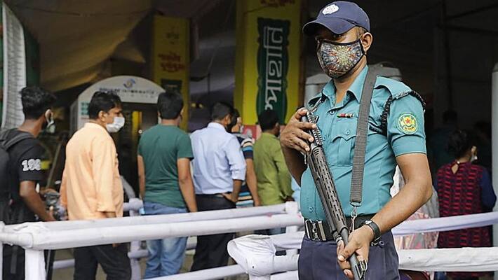 Bangladesh violence: 18 bombs found near temple; tension in 22 districts, over 100 arrested Bangladesh violence: 18 bombs found near temple; tension in 22 districts, over 100 arrested