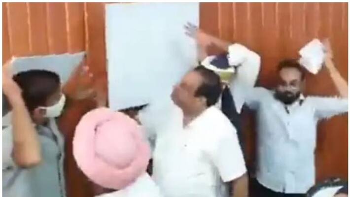 Ceiling collapses during Union minister Mukhtar Abbas Naqvi's press conference Ceiling collapses during Union minister Mukhtar Abbas Naqvi's press conference