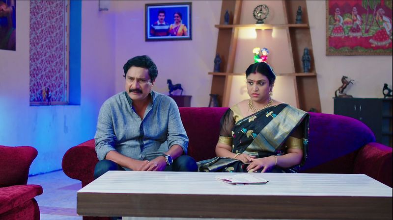 Karthik breaks down after over hearing hima's words In todays karthika deepam serial episode