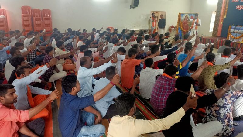 Distribution of Knife from Bajrang Dal to Hindu Activists in Mangaluru grg