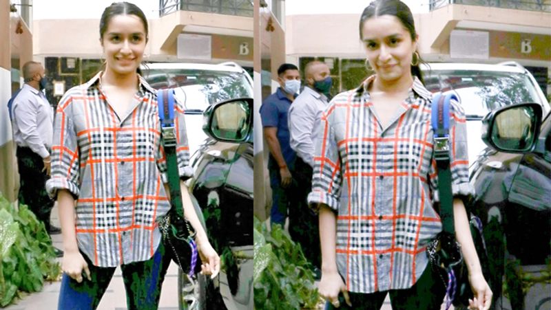 Kareena Kapoor spotted with younger son Jeh, actress looked sad