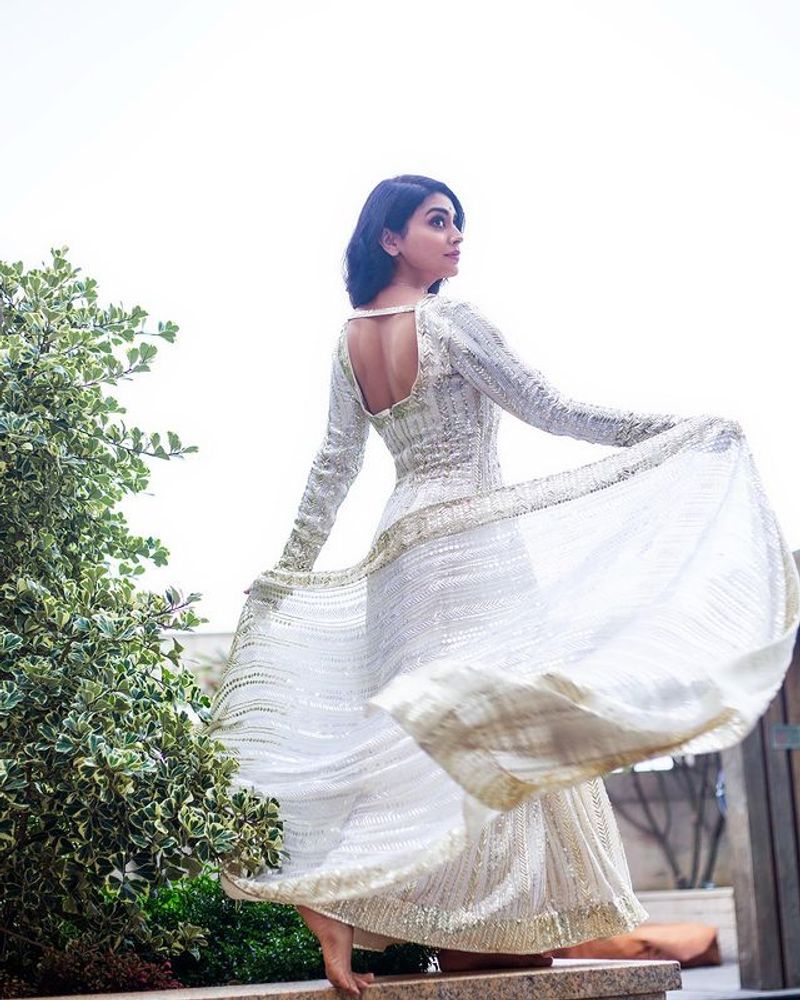 Shriya Saran beautiful photos treat to her fans