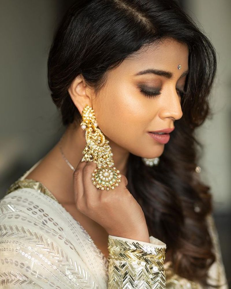 Shriya Saran beautiful photos treat to her fans