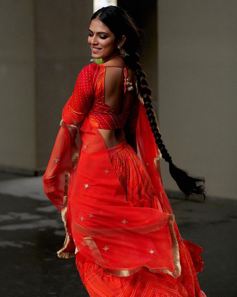 malavika mohanan festival treat with hot show latest pics killing