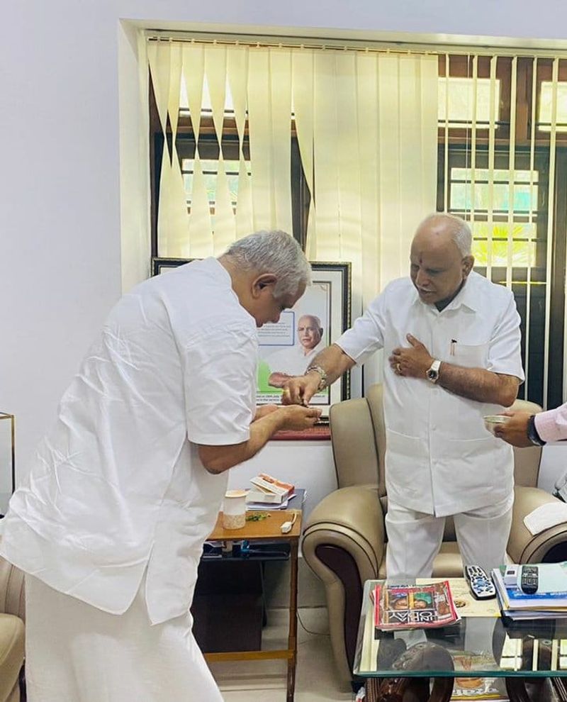 BJP National General Secretary BL Santosh Met BS Yediyurappa in Bengaluru grg