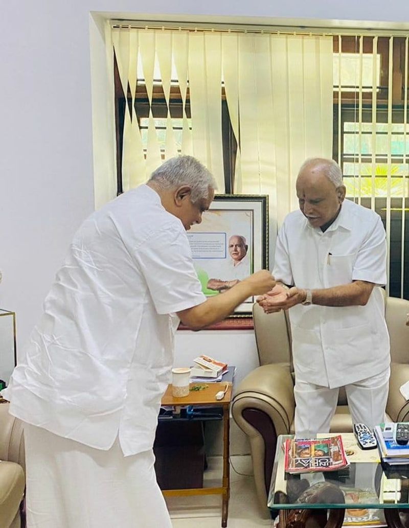 BJP National General Secretary BL Santosh Met BS Yediyurappa in Bengaluru grg