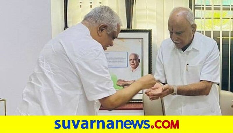 BJP National General Secretary BL Santosh Met BS Yediyurappa in Bengaluru grg