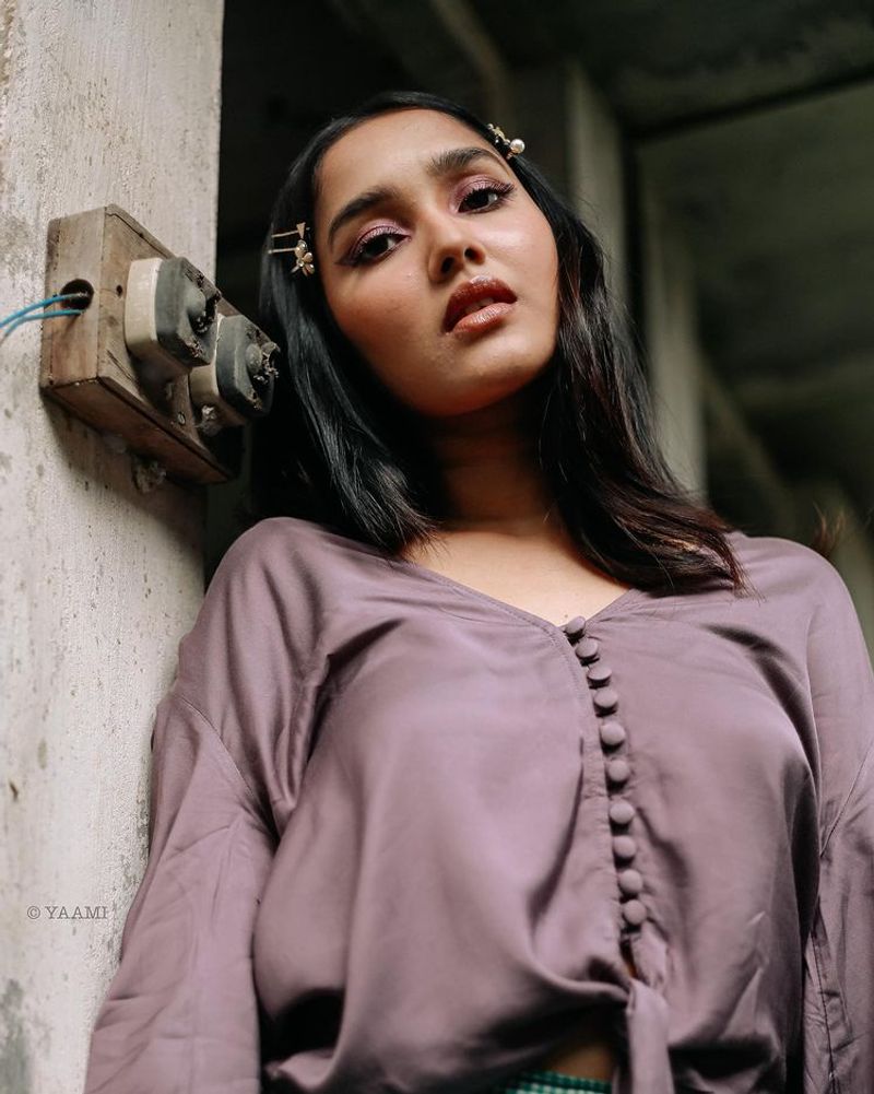 Anikha Surendran to make us speechless with her style and grace latest photos