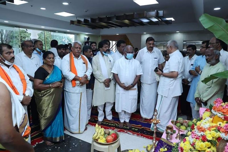 B L Santhosh Attend to Special Puja in BJP Office at Bengaluru grg